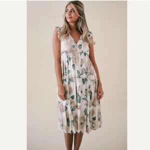 Boutique Floral Dress Soft & Beautiful Taupe & Green lined Midi V-neck‎ Small